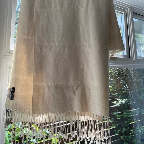 Pashmina and silk shawl - Picture 5 of 5